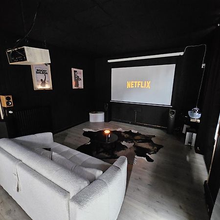 Black Box Cinema Appartement Avec Balneo Епіналь Екстер'єр фото