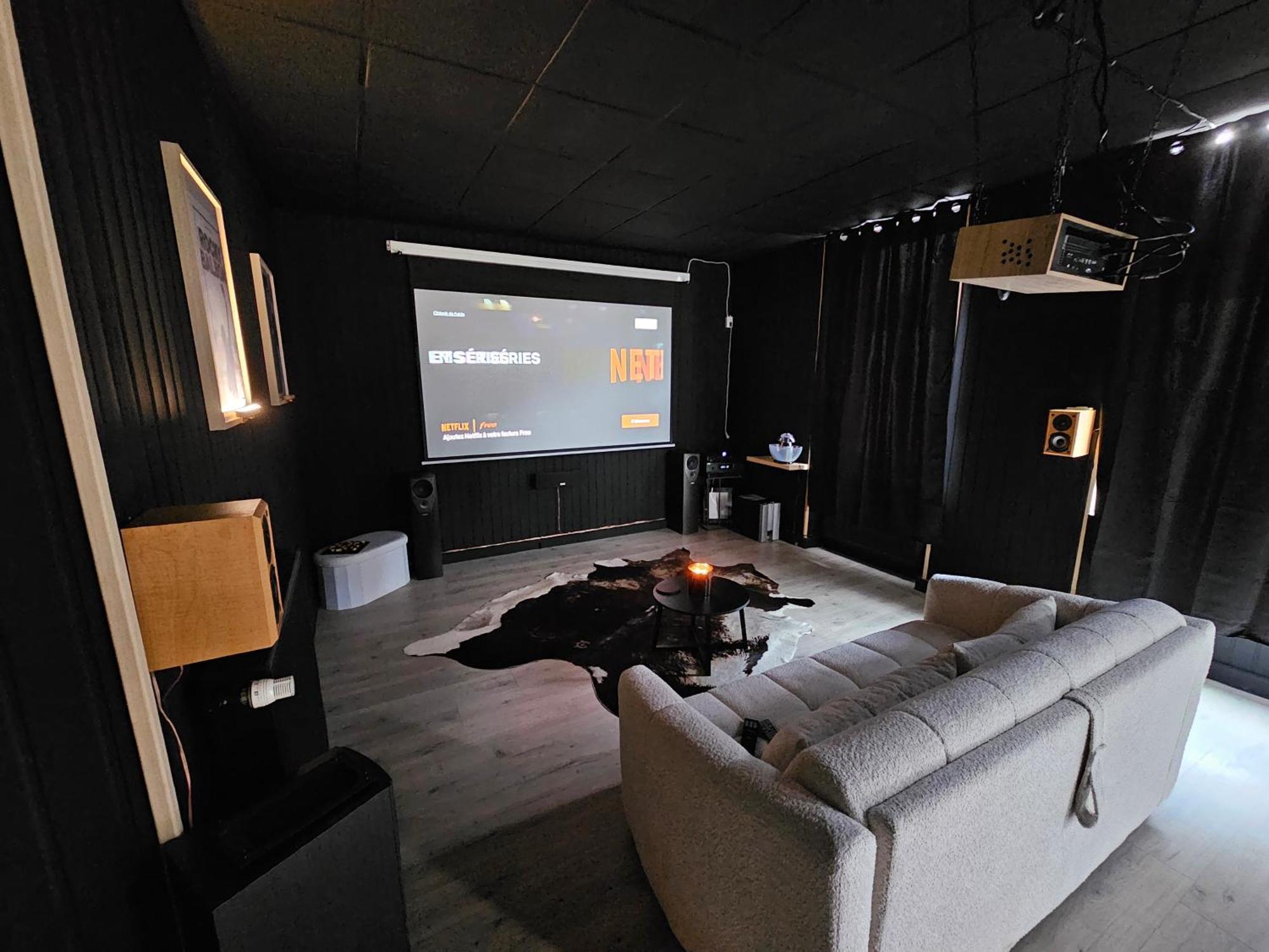 Black Box Cinema Appartement Avec Balneo Епіналь Екстер'єр фото
